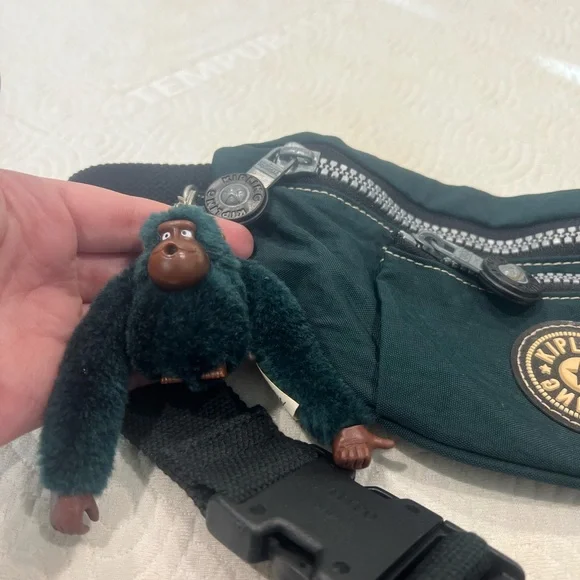 Vintage Kipling Waist Bag Green Crinkle Fanny Pack Belt Bag with furry Monkey - Picture 7 of 14